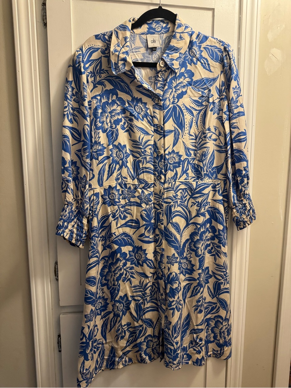 Cabi Women’s Blue White Floral Shirt Dress Size Large Button Front Smocked Cuffs
